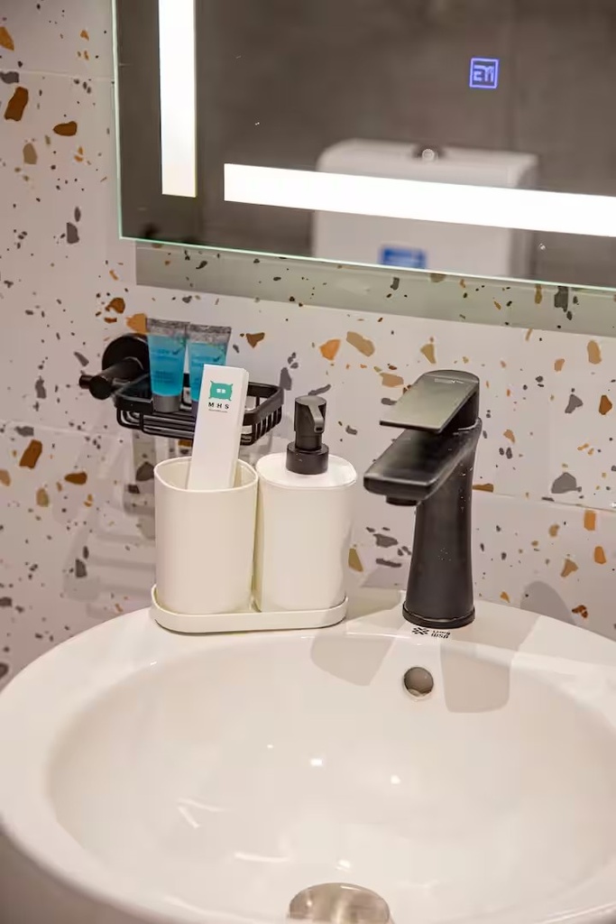 شقة بإطلالة بحرية | تلفزيون 65 بوصة - Bathroom