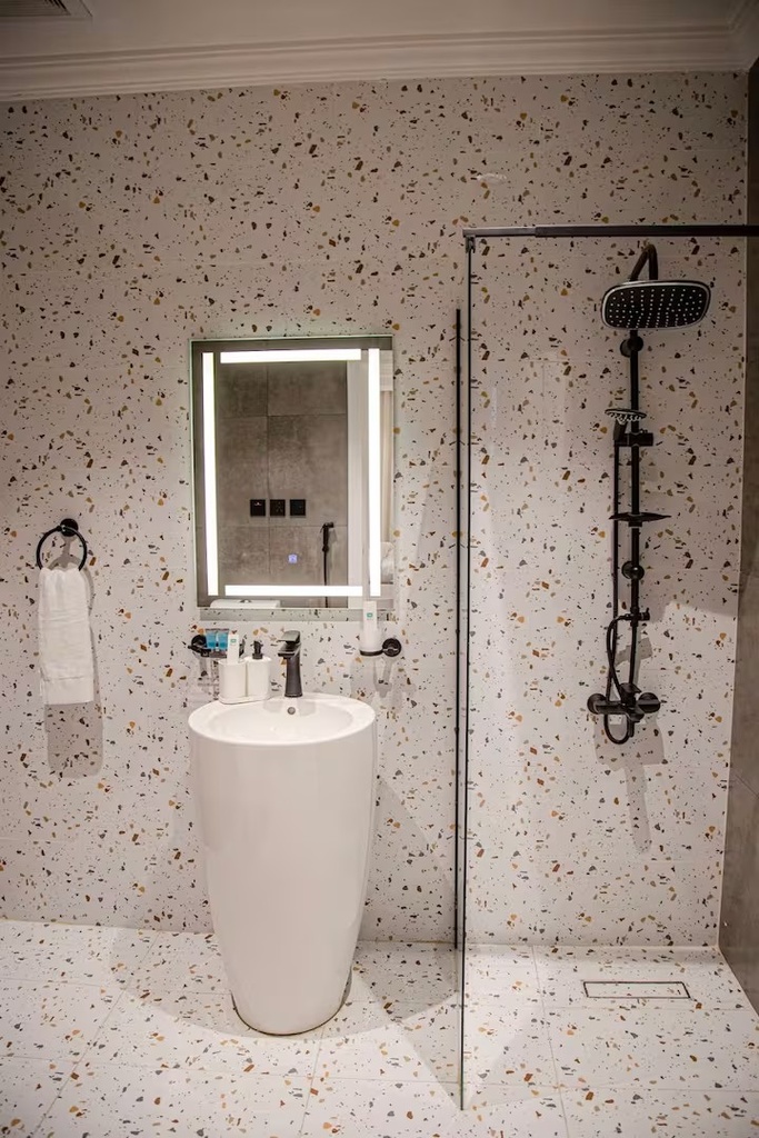 شقة بإطلالة بحرية | تلفزيون 65 بوصة - Bathroom